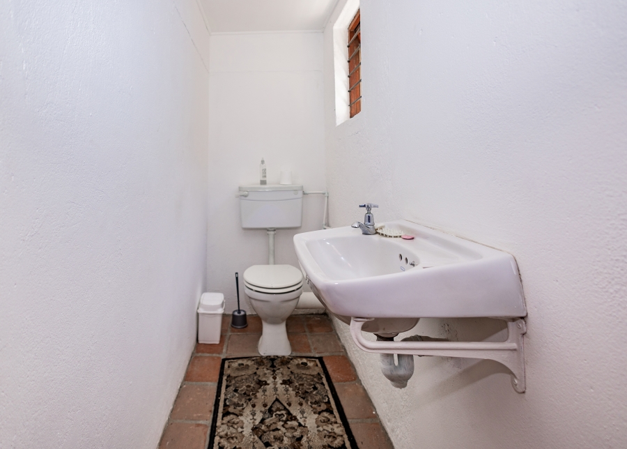 6 Bedroom Property for Sale in Schoongezicht Western Cape